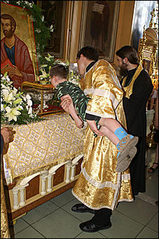 3 - 5 июля 2007 г., Барнаул   В Покровском соборе Барнаула открыт доступ к святым мощам Апостола Луки