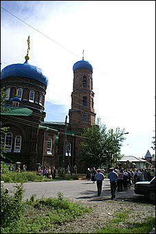 3 - 5 июля 2007 г., Барнаул   В Покровском соборе Барнаула открыт доступ к святым мощам Апостола Луки