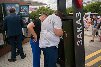 1 июль 2016 г., Барнаул © Амител Вячеслав Мельников   Как открывали первый в Барнауле  McDonald's 