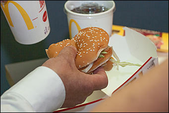 1 июль 2016 г., Барнаул © Амител Вячеслав Мельников   Как открывали первый в Барнауле  McDonald's 