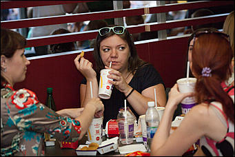 1 июль 2016 г., Барнаул © Амител Вячеслав Мельников   Как открывали первый в Барнауле  McDonald's 