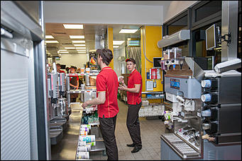 1 июль 2016 г., Барнаул © Амител Вячеслав Мельников   Как открывали первый в Барнауле  McDonald's 