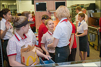 1 июль 2016 г., Барнаул © Амител Вячеслав Мельников   Как открывали первый в Барнауле  McDonald's 