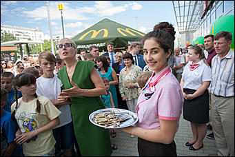 1 июль 2016 г., Барнаул © Амител Вячеслав Мельников   Как открывали первый в Барнауле  McDonald's 