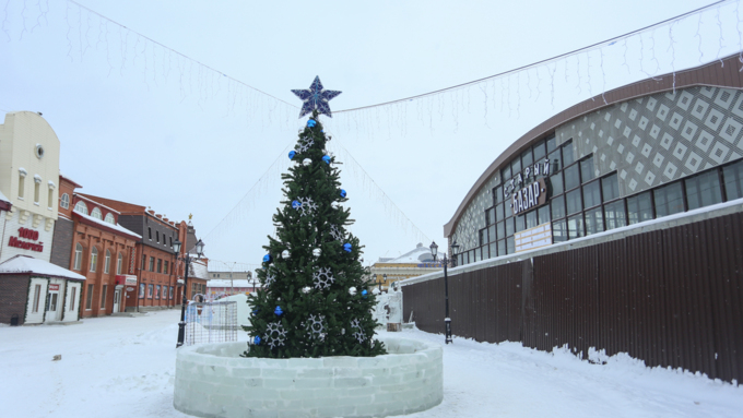 19 декабря 2018 г., Барнаул. Екатерина Смолихина   Новогодняя пешеходная: как на Мало-Тобольской строят снежный городок