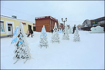 19 декабря 2018 г., Барнаул. Екатерина Смолихина   Новогодняя пешеходная: как на Мало-Тобольской строят снежный городок