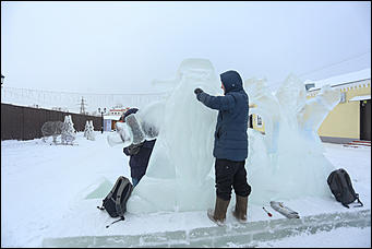 19 декабря 2018 г., Барнаул. Екатерина Смолихина   Новогодняя пешеходная: как на Мало-Тобольской строят снежный городок