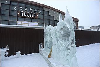 19 декабря 2018 г., Барнаул. Екатерина Смолихина   Новогодняя пешеходная: как на Мало-Тобольской строят снежный городок