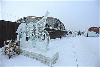 19 декабря 2018 г., Барнаул. Екатерина Смолихина   Новогодняя пешеходная: как на Мало-Тобольской строят снежный городок