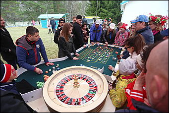 29 апреля 2018 г., Бирюзовая Катунь. Екатерина Смолихина   Праздника цветение: как маральник собрал на Алтае тысячи туристов