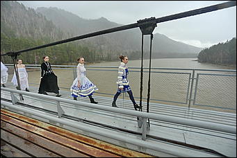 29 апреля 2018 г., Бирюзовая Катунь. Екатерина Смолихина   Праздника цветение: как маральник собрал на Алтае тысячи туристов