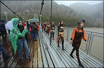 29 апреля 2018 г., Бирюзовая Катунь. Екатерина Смолихина   Праздника цветение: как маральник собрал на Алтае тысячи туристов