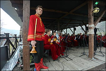 29 апреля 2018 г., Бирюзовая Катунь. Екатерина Смолихина   Праздника цветение: как маральник собрал на Алтае тысячи туристов