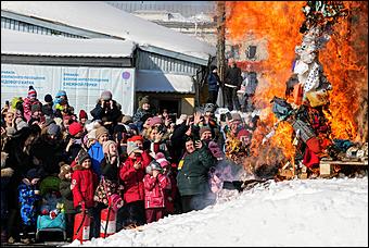 1 марта 2020 г., Барнаул. Екатерина Смолихина   Гуляй, народ! Как барнаульцы отпраздновали Масленицу
