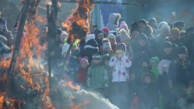 18 февраля 2018 г., Барнаул. Екатерина Смолихина   Блины, хороводы и чучела: как барнаульцы отметили Масленицу