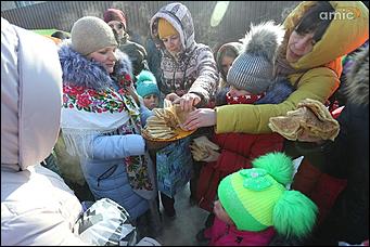 18 февраля 2018 г., Барнаул. Екатерина Смолихина   Блины, хороводы и чучела: как барнаульцы отметили Масленицу