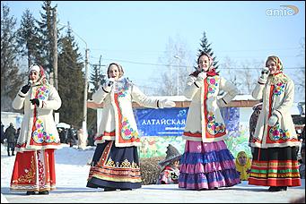 18 февраля 2018 г., Барнаул. Екатерина Смолихина   Блины, хороводы и чучела: как барнаульцы отметили Масленицу