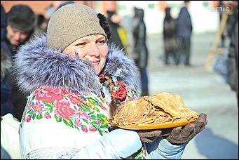 18 февраля 2018 г., Барнаул. Екатерина Смолихина   Блины, хороводы и чучела: как барнаульцы отметили Масленицу