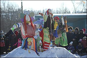 18 февраля 2018 г., Барнаул. Екатерина Смолихина   Блины, хороводы и чучела: как барнаульцы отметили Масленицу