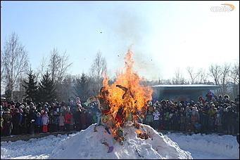 18 февраля 2018 г., Барнаул. Екатерина Смолихина   Блины, хороводы и чучела: как барнаульцы отметили Масленицу