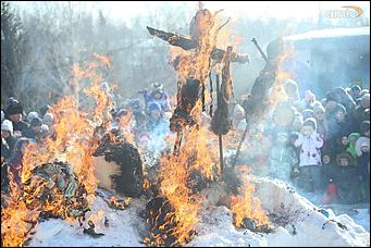 18 февраля 2018 г., Барнаул. Екатерина Смолихина   Блины, хороводы и чучела: как барнаульцы отметили Масленицу