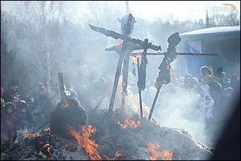 18 февраля 2018 г., Барнаул. Екатерина Смолихина   Блины, хороводы и чучела: как барнаульцы отметили Масленицу