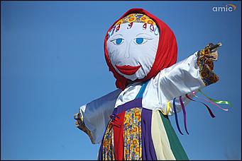 10 марта 2019 г., Барнаул. Екатерина Смолихина   Забег петухов, метание блинов и сжигание чучела: масленичные гулянья в Барнауле