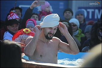 10 марта 2019 г., Барнаул. Екатерина Смолихина   Забег петухов, метание блинов и сжигание чучела: масленичные гулянья в Барнауле