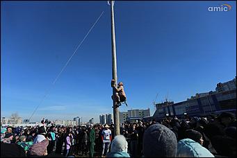 10 марта 2019 г., Барнаул. Екатерина Смолихина   Забег петухов, метание блинов и сжигание чучела: масленичные гулянья в Барнауле