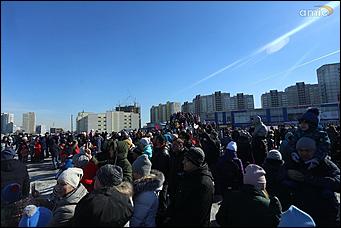 10 марта 2019 г., Барнаул. Екатерина Смолихина   Забег петухов, метание блинов и сжигание чучела: масленичные гулянья в Барнауле