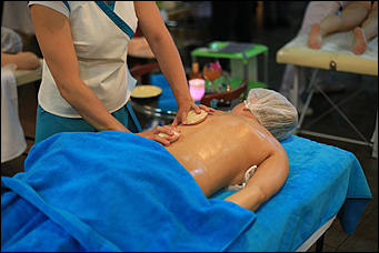 18 октября 2018 г., Барнаул. Екатерина Смолихина   Гладили, мяли, щипали: как в Барнауле состязались лучшие массажисты Сибири