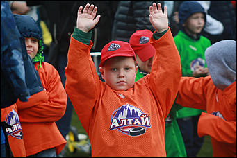 13 августа 2017 г., Барнаул. Екатерина Смолихина   Рекорд России по массовой тренировке установили в Барнауле