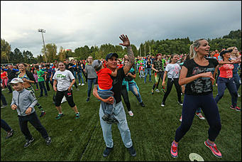 13 августа 2017 г., Барнаул. Екатерина Смолихина   Рекорд России по массовой тренировке установили в Барнауле