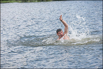 15 июнь 2016 г., Барнаул    Как спасать утопающего: наглядная инструкция в фотографиях