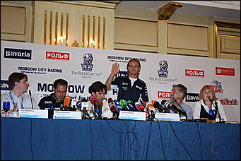 13 июля 2008 г., Москва   Формула 1 погостила в России. Шоу Moscow City Racing (фото Игоря Заботина)