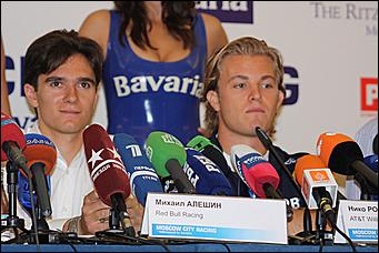 13 июля 2008 г., Москва   Формула 1 погостила в России. Шоу Moscow City Racing (фото Игоря Заботина)