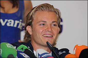 13 июля 2008 г., Москва   Формула 1 погостила в России. Шоу Moscow City Racing (фото Игоря Заботина)