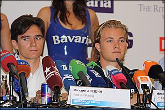 13 июля 2008 г., Москва   Формула 1 погостила в России. Шоу Moscow City Racing (фото Игоря Заботина)