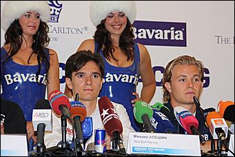 13 июля 2008 г., Москва   Формула 1 погостила в России. Шоу Moscow City Racing (фото Игоря Заботина)