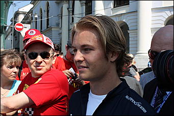 13 июля 2008 г., Москва   Формула 1 погостила в России. Шоу Moscow City Racing (фото Игоря Заботина)
