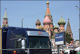 13 июля 2008 г., Москва   Формула 1 погостила в России. Шоу Moscow City Racing (фото Игоря Заботина)