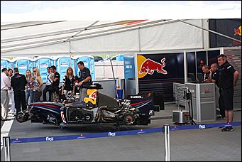 13 июля 2008 г., Москва   Формула 1 погостила в России. Шоу Moscow City Racing (фото Игоря Заботина)