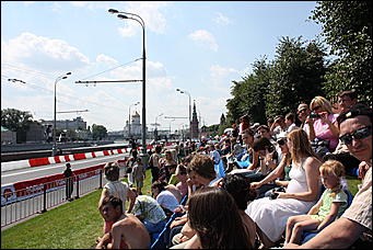 13 июля 2008 г., Москва   Формула 1 погостила в России. Шоу Moscow City Racing (фото Игоря Заботина)