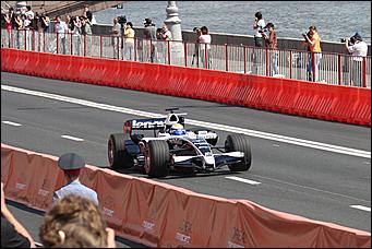 13 июля 2008 г., Москва   Формула 1 погостила в России. Шоу Moscow City Racing (фото Игоря Заботина)