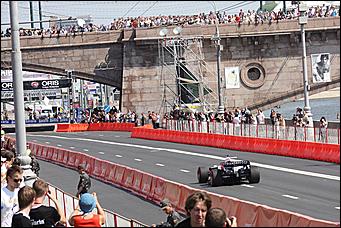13 июля 2008 г., Москва   Формула 1 погостила в России. Шоу Moscow City Racing (фото Игоря Заботина)