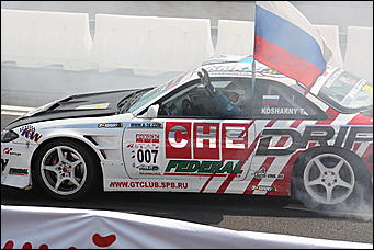 13 июля 2008 г., Москва   Формула 1 погостила в России. Шоу Moscow City Racing (фото Игоря Заботина)