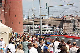 13 июля 2008 г., Москва   Формула 1 погостила в России. Шоу Moscow City Racing (фото Игоря Заботина)