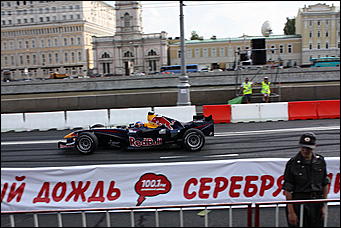 13 июля 2008 г., Москва   Формула 1 погостила в России. Шоу Moscow City Racing (фото Игоря Заботина)