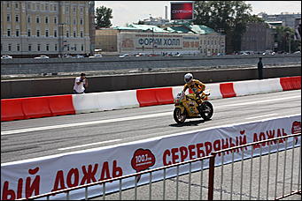 13 июля 2008 г., Москва   Формула 1 погостила в России. Шоу Moscow City Racing (фото Игоря Заботина)