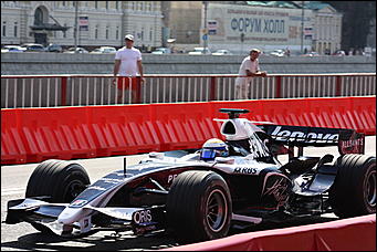 13 июля 2008 г., Москва   Формула 1 погостила в России. Шоу Moscow City Racing (фото Игоря Заботина)